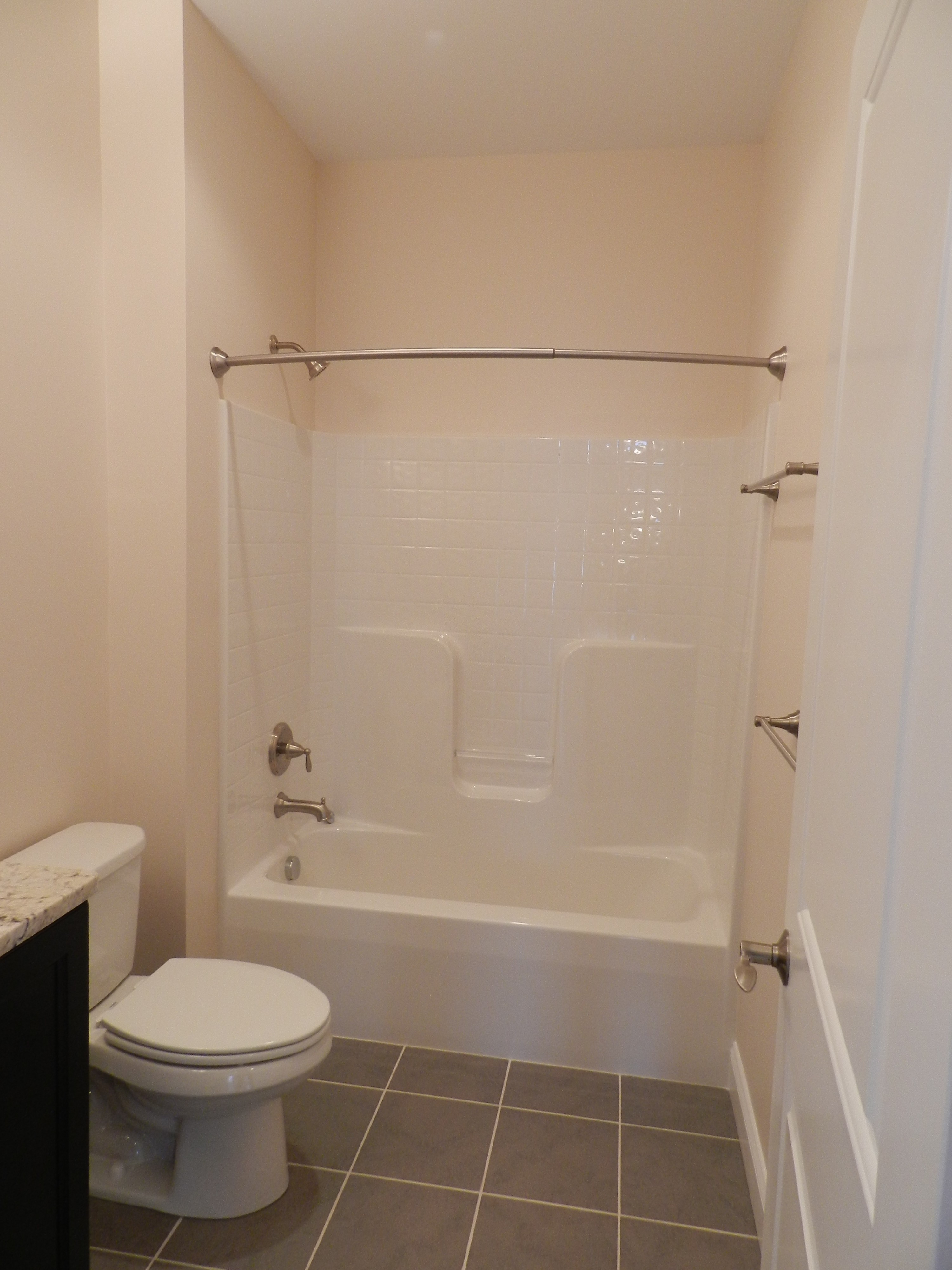 Hallway Shower and Tub – 8 Sandpiper